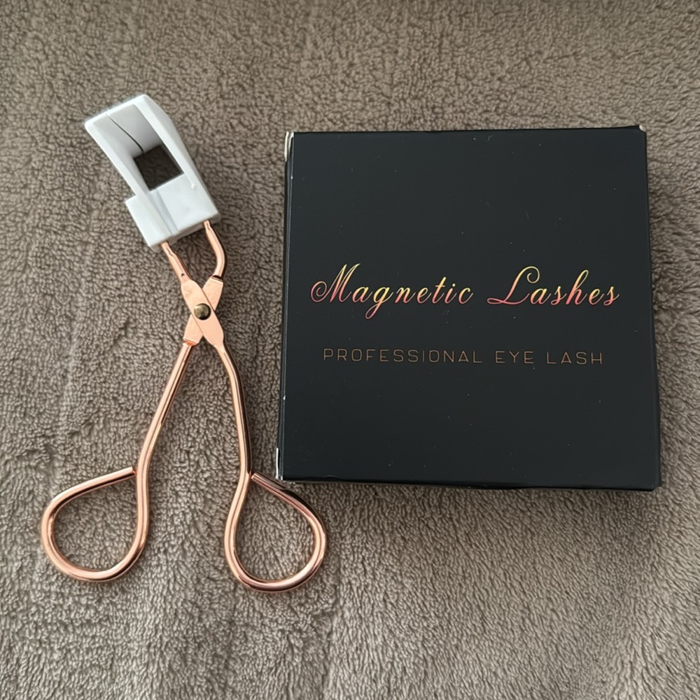 BNIB MAGNETIC LASHES - Picture 2 of 5